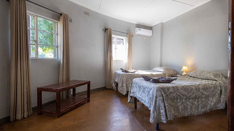 En-suite bedroom in the full-board chalet